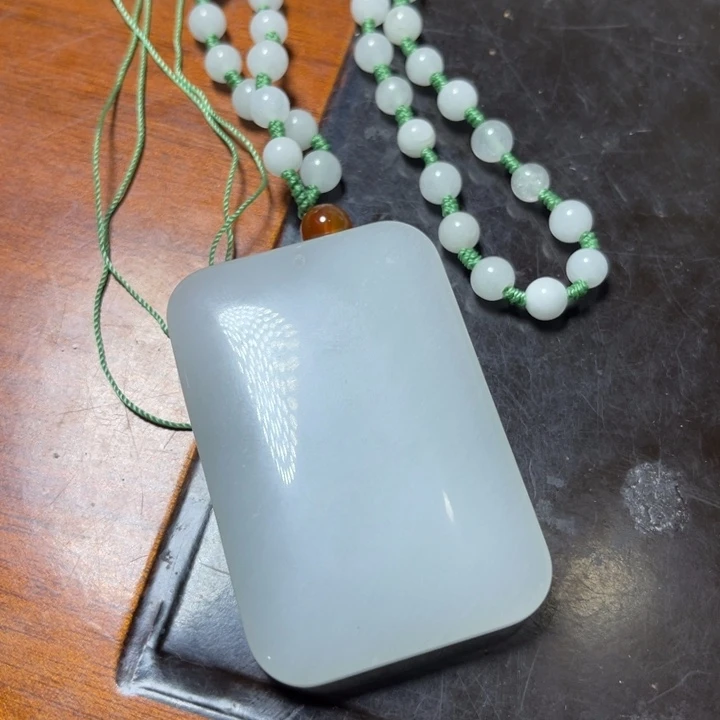 石英质玉未镶嵌颈饰