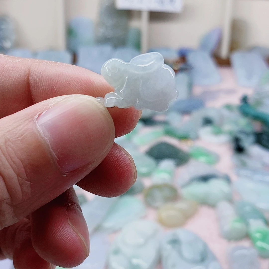 颈饰未镶嵌翡翠天然