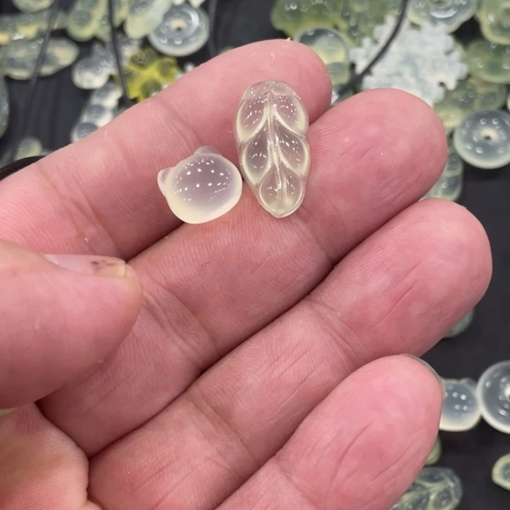 蛇纹石玉合金颈饰