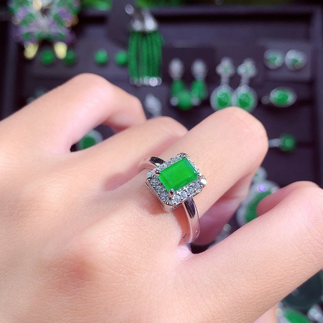 颈饰未镶嵌翡翠天然