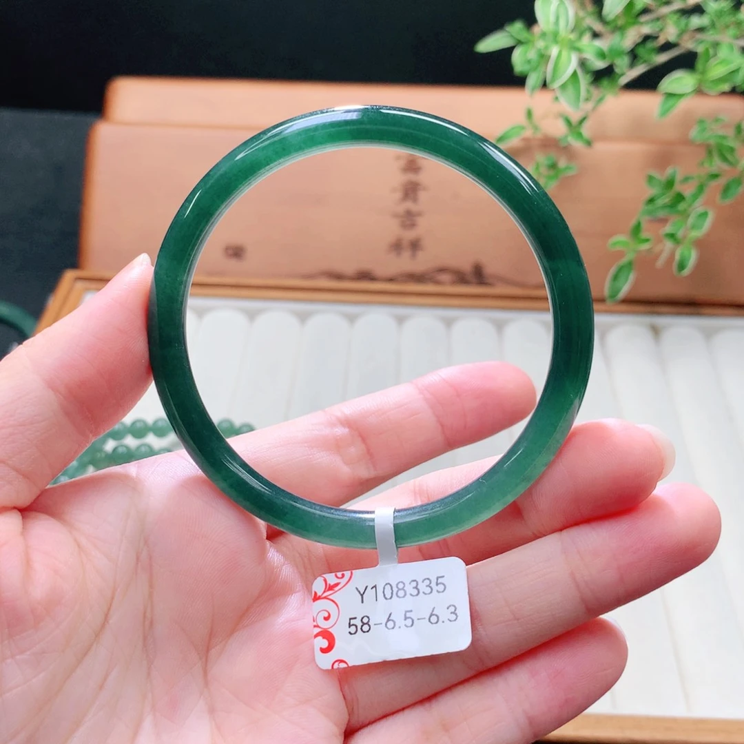 未镶嵌手镯（圆镯）翡翠