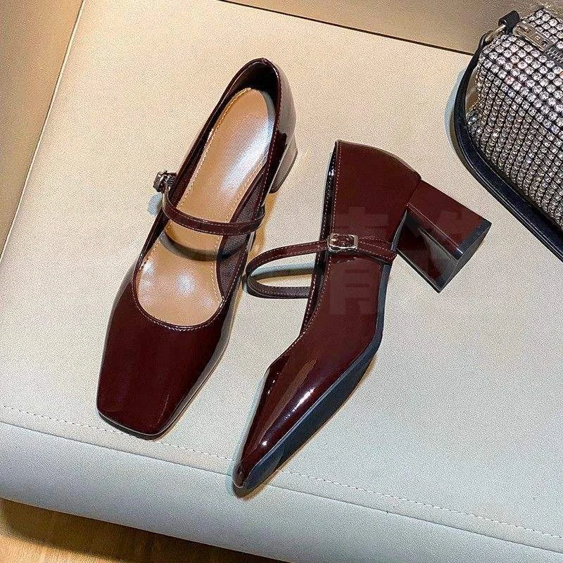 法式玛丽珍鞋小皮鞋一字带浅口单鞋女复古红色漆皮粗跟方头伴娘鞋
