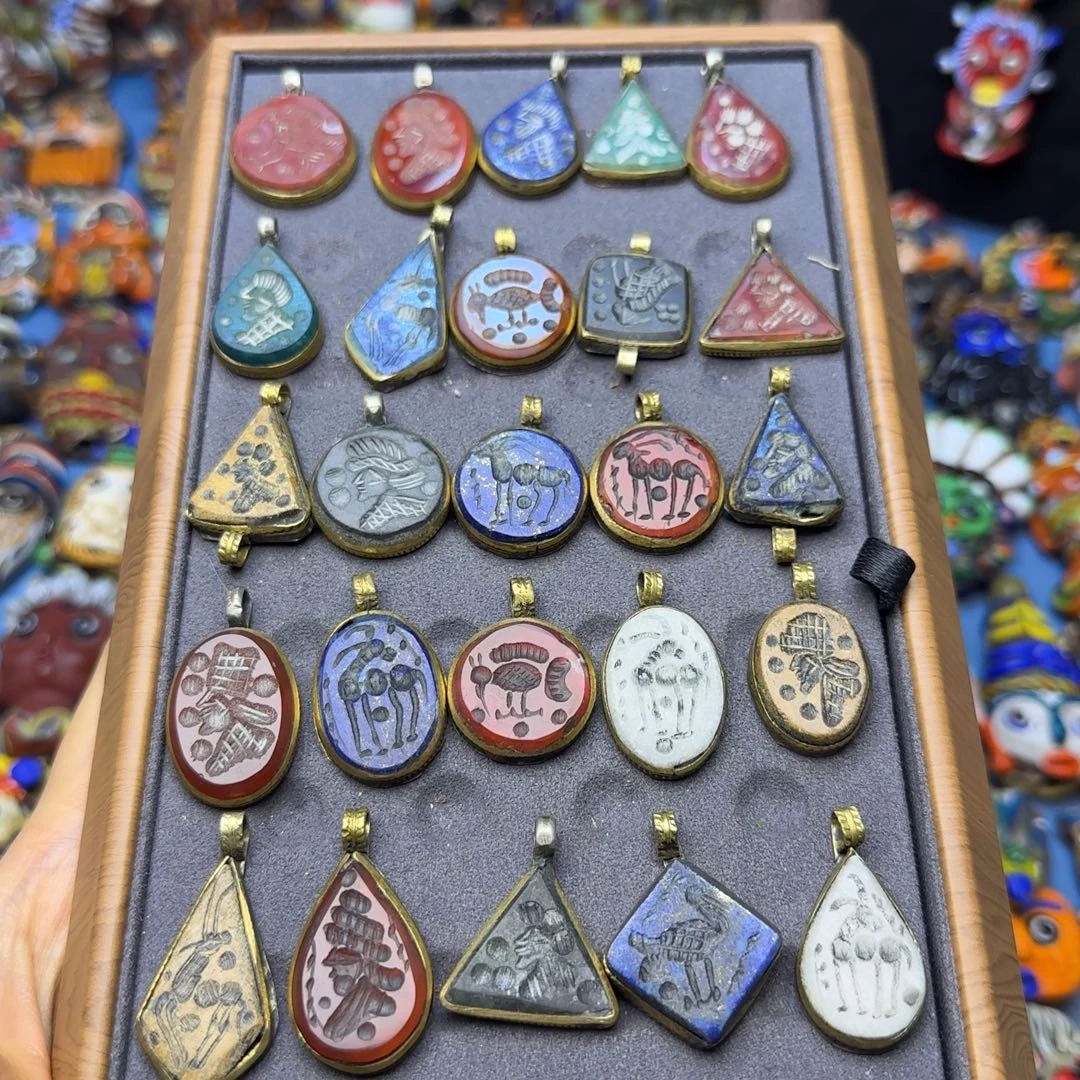 琉璃非金属玻璃颈饰小萨珊印章一个