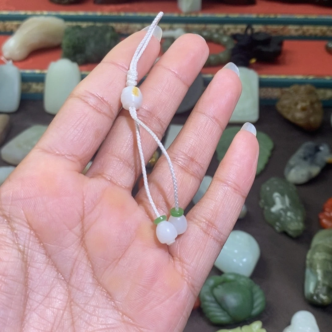 凌***子和田玉未镶嵌颈饰