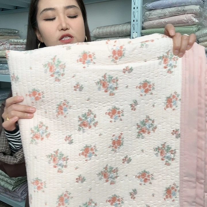 棉棉好看的双人床盖