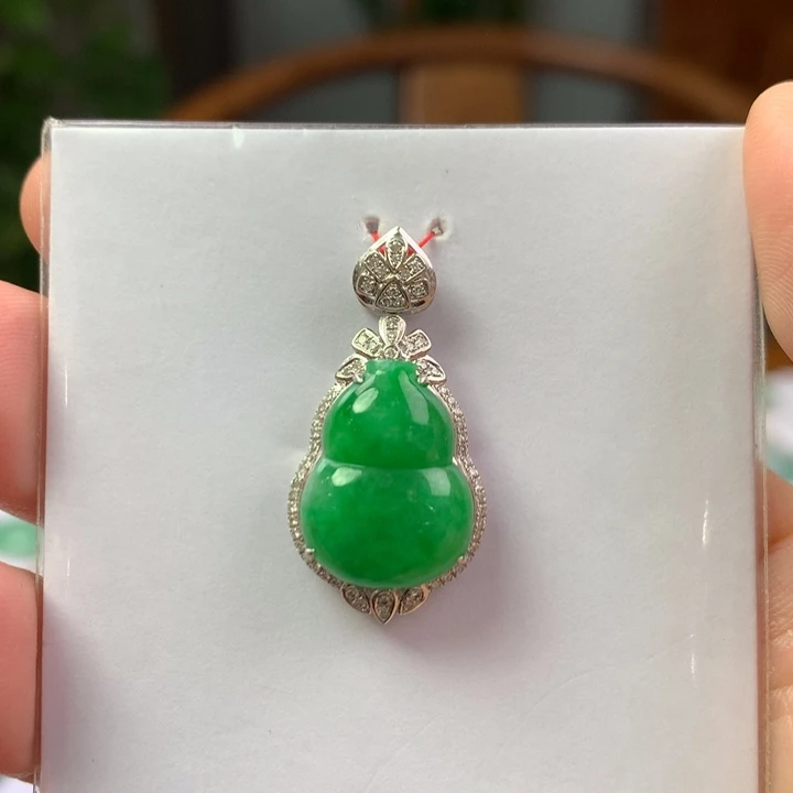 翡翠18K金镶嵌颈饰翡翠吊坠