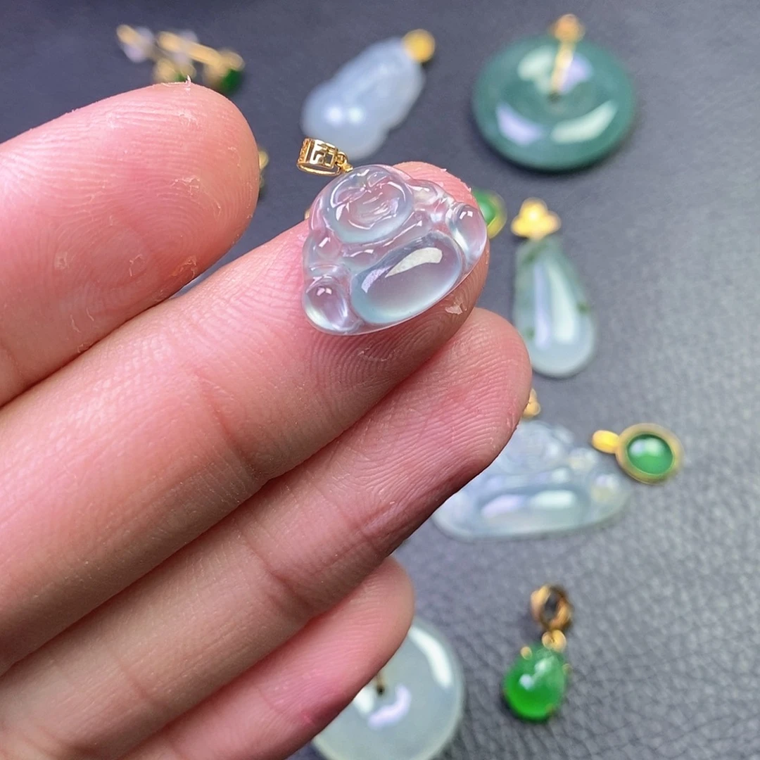 颈饰18K金镶嵌翡翠