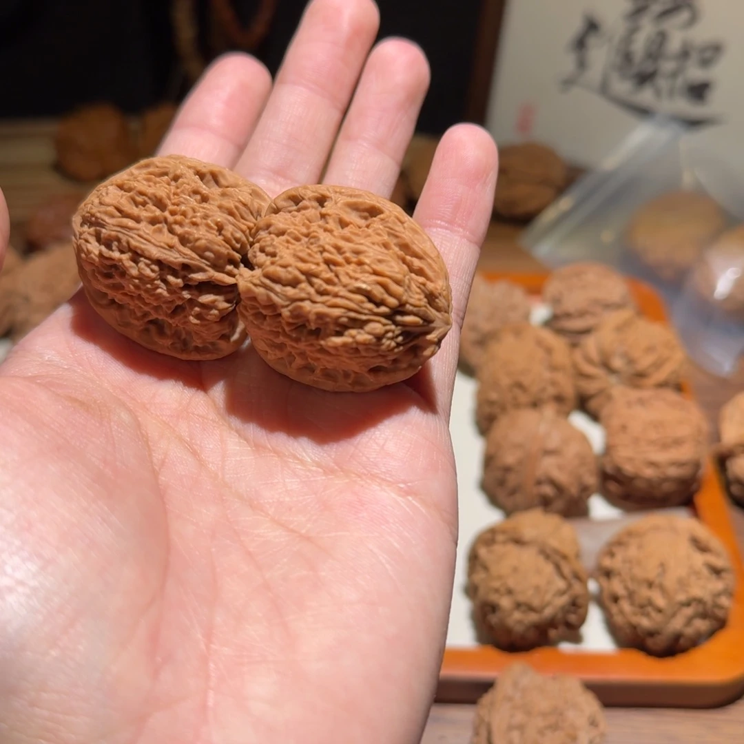 L***°吊坠文玩核桃南疆石 35