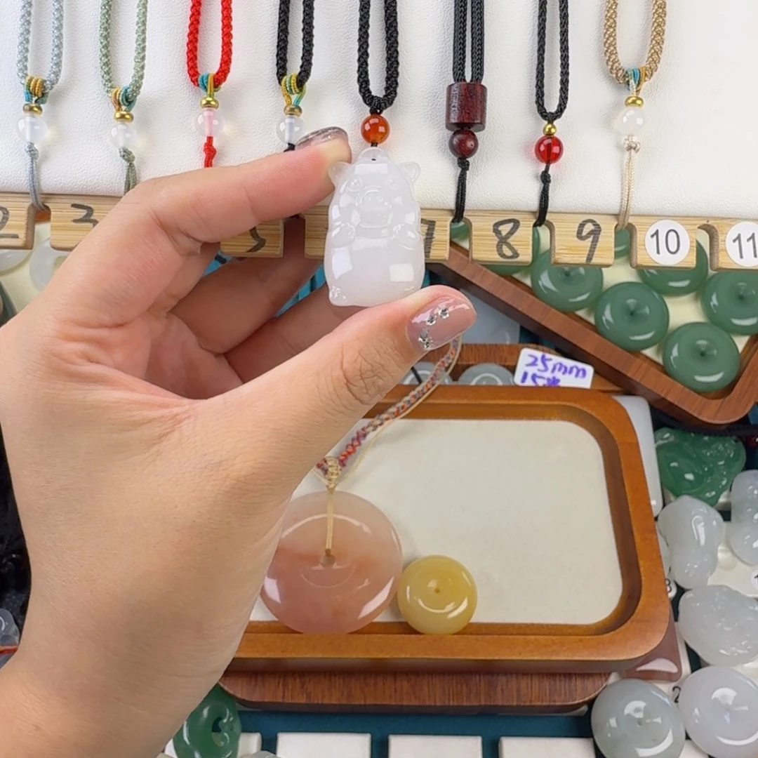 石英质玉未镶嵌颈饰吊坠