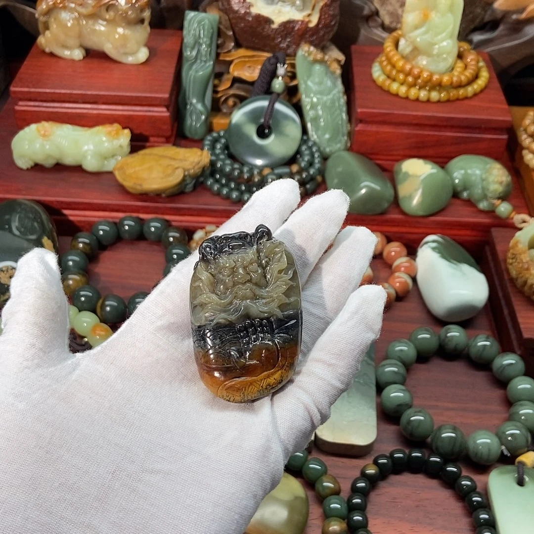 翩***音岫岩河磨玉（透闪石质玉）未镶嵌颈饰