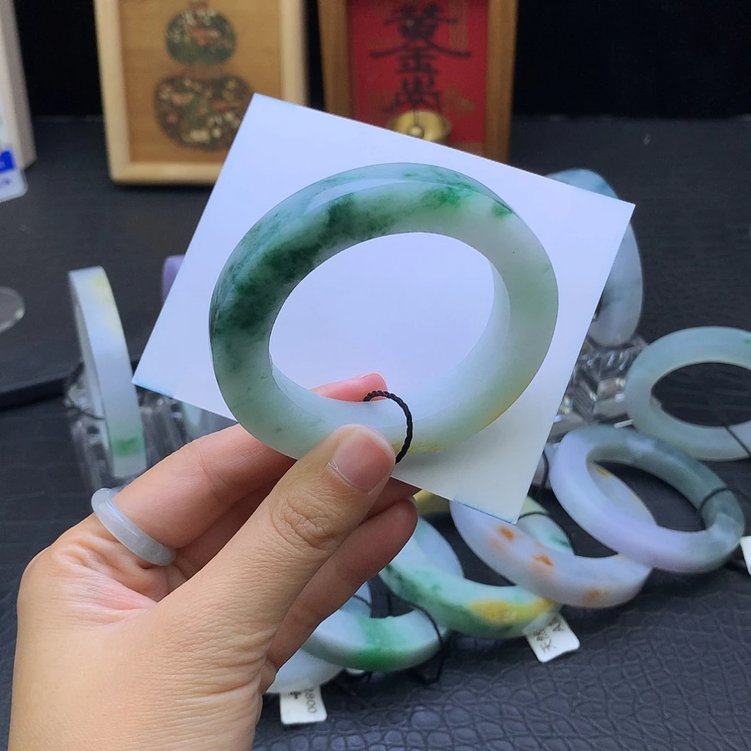 定制翡翠未镶嵌翡翠手镯
