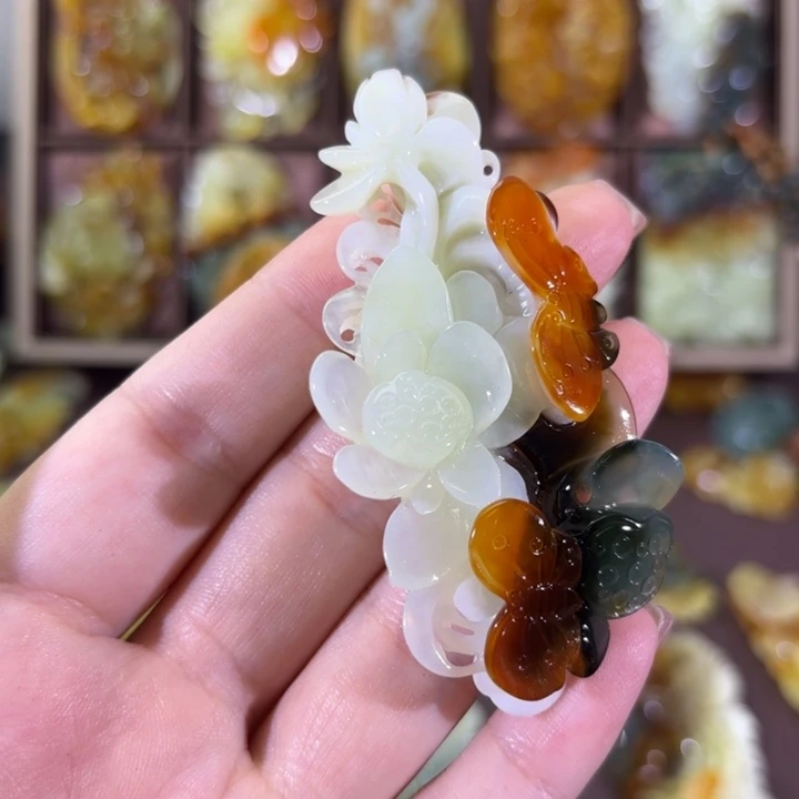 未镶嵌蛇纹石玉颈饰楠*?