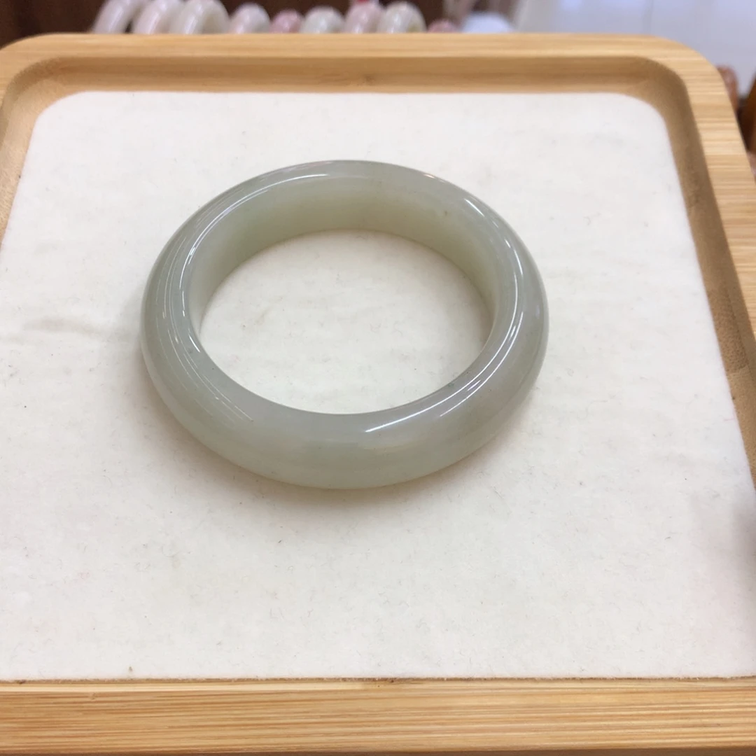 石英质玉未镶嵌手镯