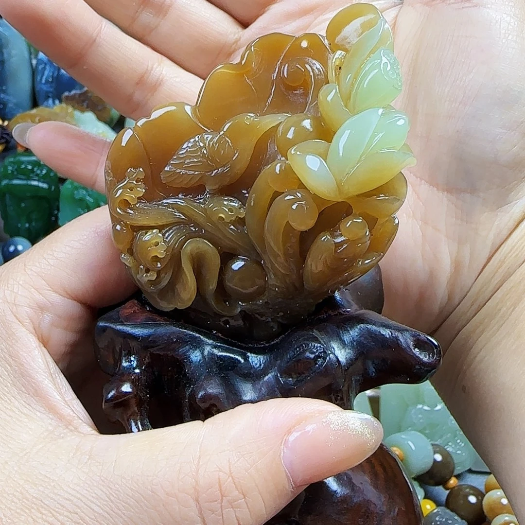 许***S和田玉未镶嵌颈饰