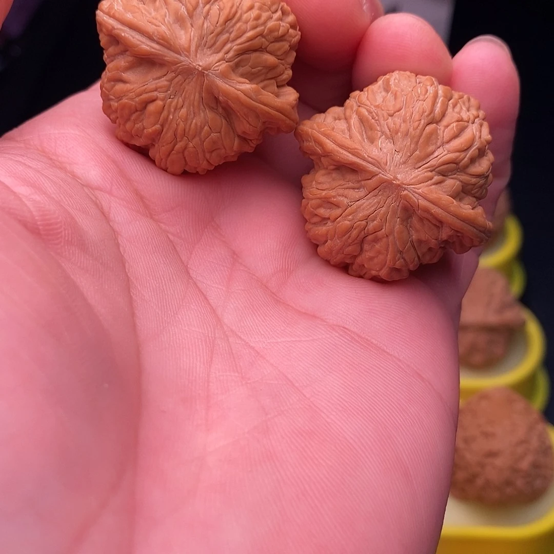 桃核把件山地蝴蝶磨尺寸36