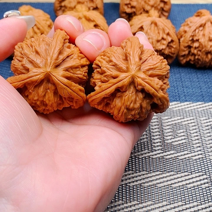 用***2文玩核桃吊坠三棱