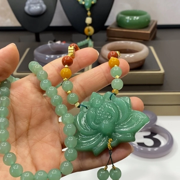 东陵石颈饰未镶嵌