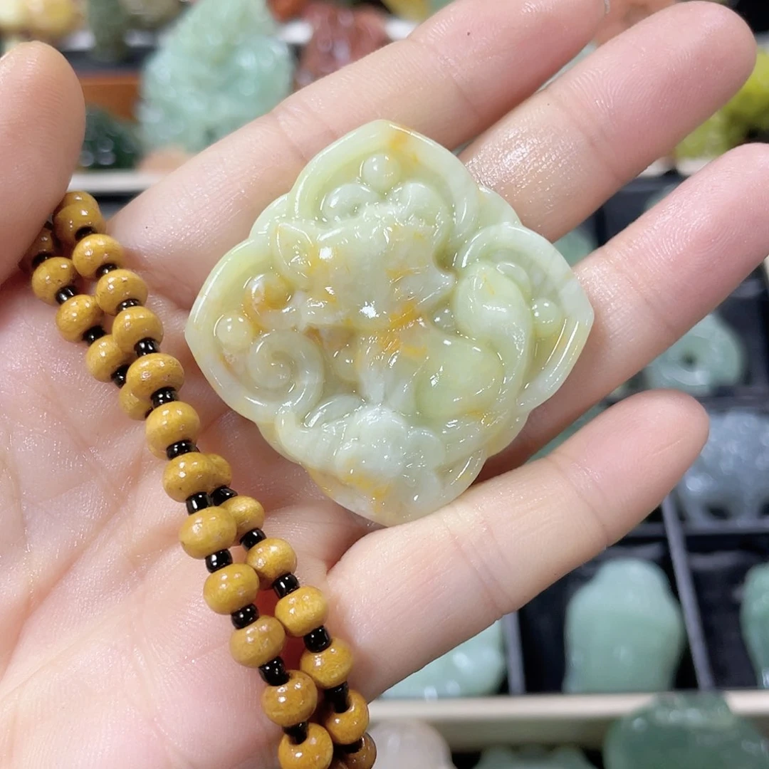 蛇纹石玉颈饰未镶嵌