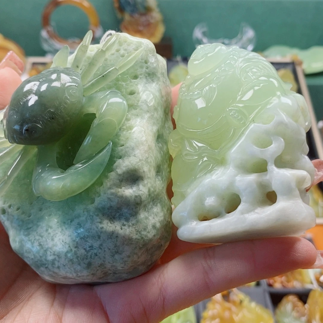 小***总蛇纹石玉未镶嵌颈饰