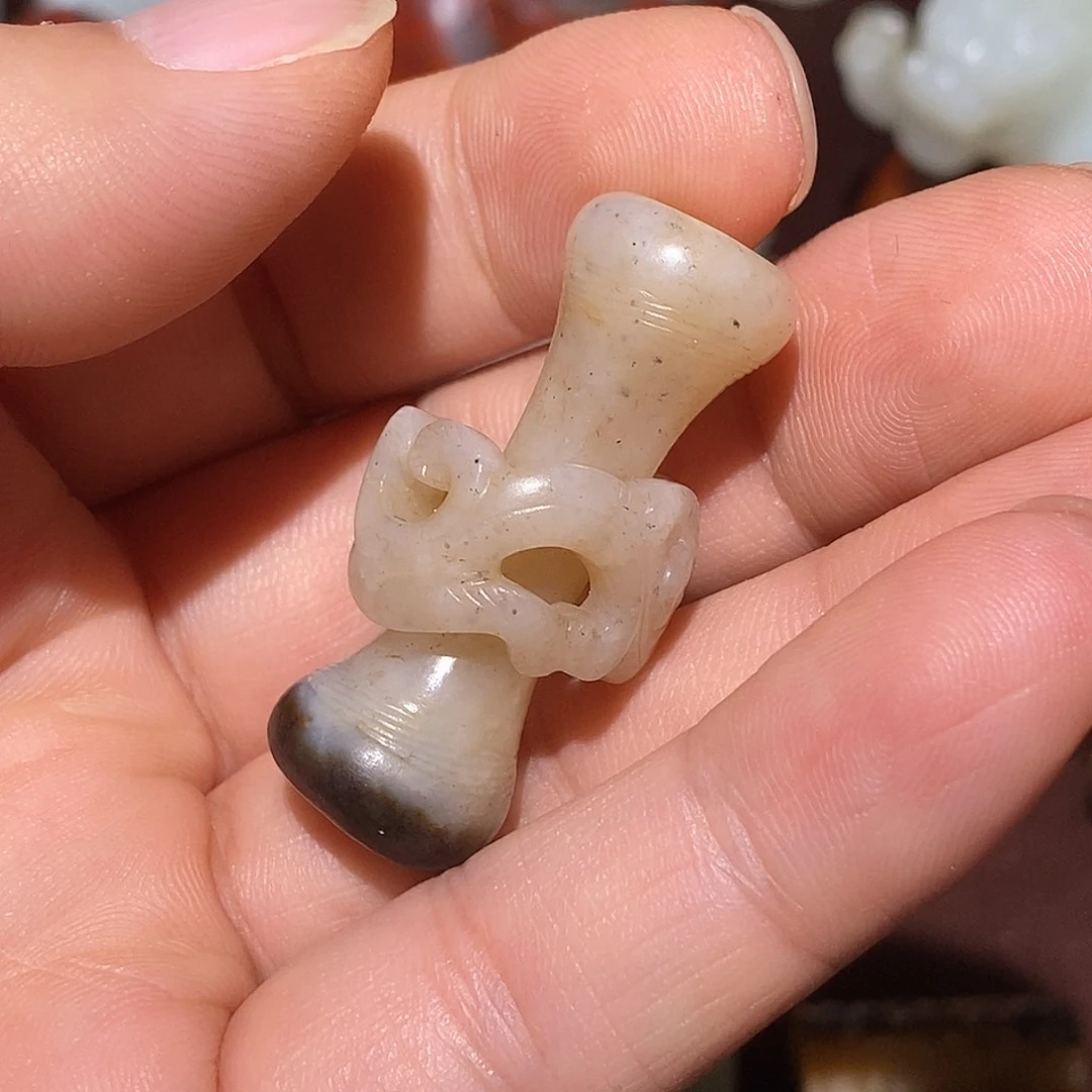 风***痕和田玉未镶嵌颈饰