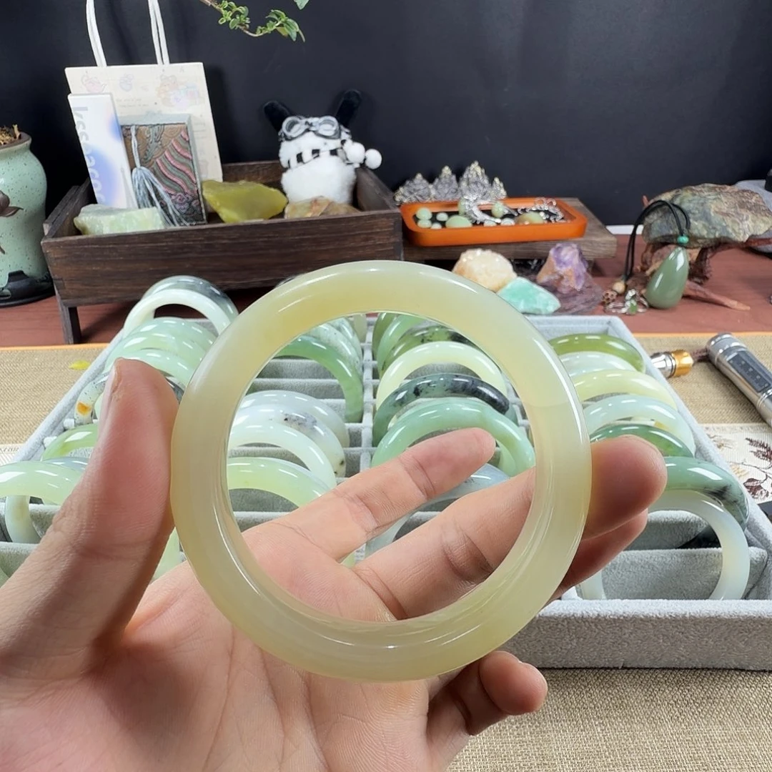 蛇纹石玉未镶嵌手镯