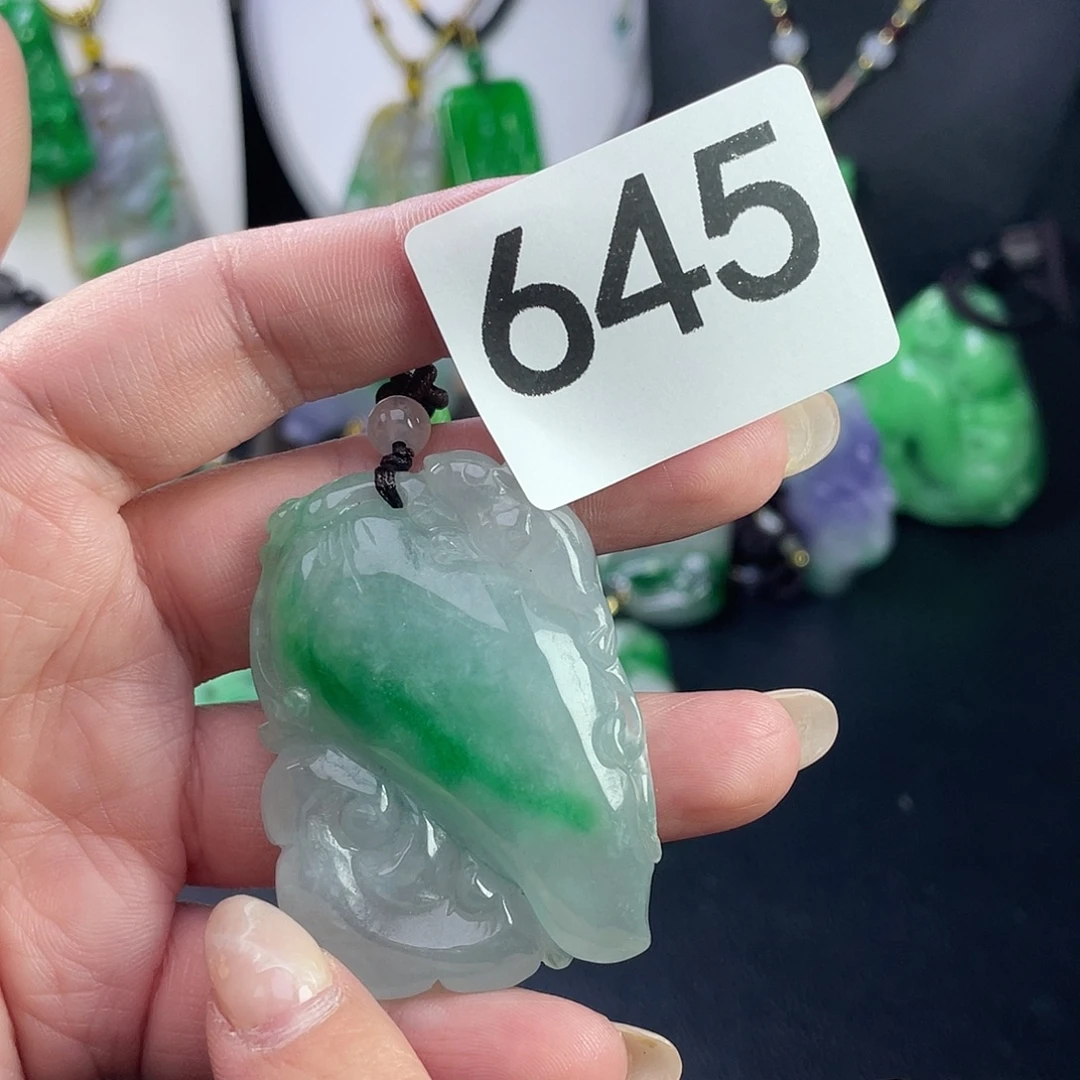 翡翠未镶嵌吊坠(赠链)