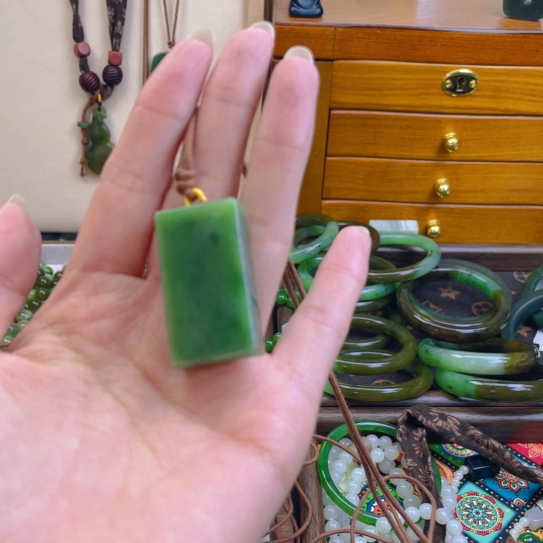 阿***霞和田玉未镶嵌手链