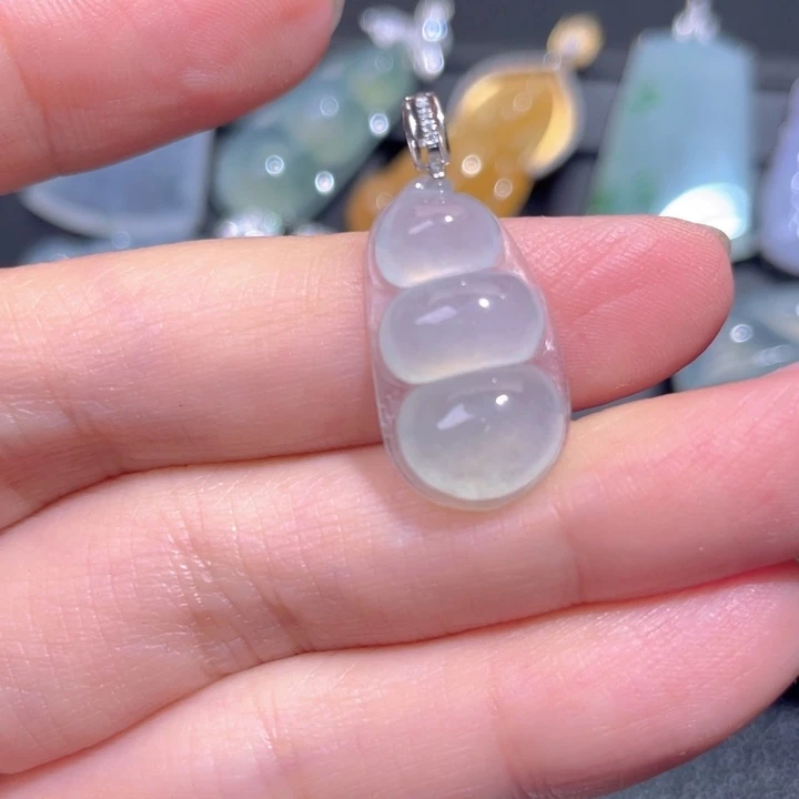 颈饰18K金镶嵌翡翠翡翠