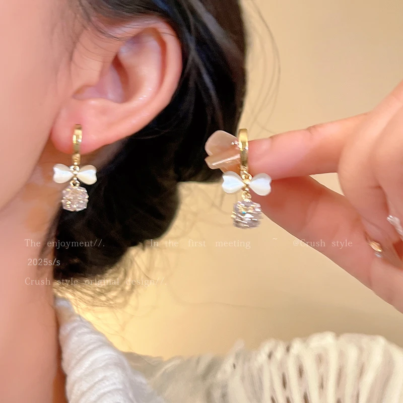 铜合金耳饰 蝴蝶结花球耳扣女款轻奢小众高级感精致耳环甜美耳饰