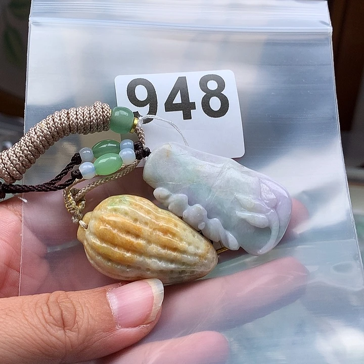 翡翠颈饰未镶嵌绣*花翡翠