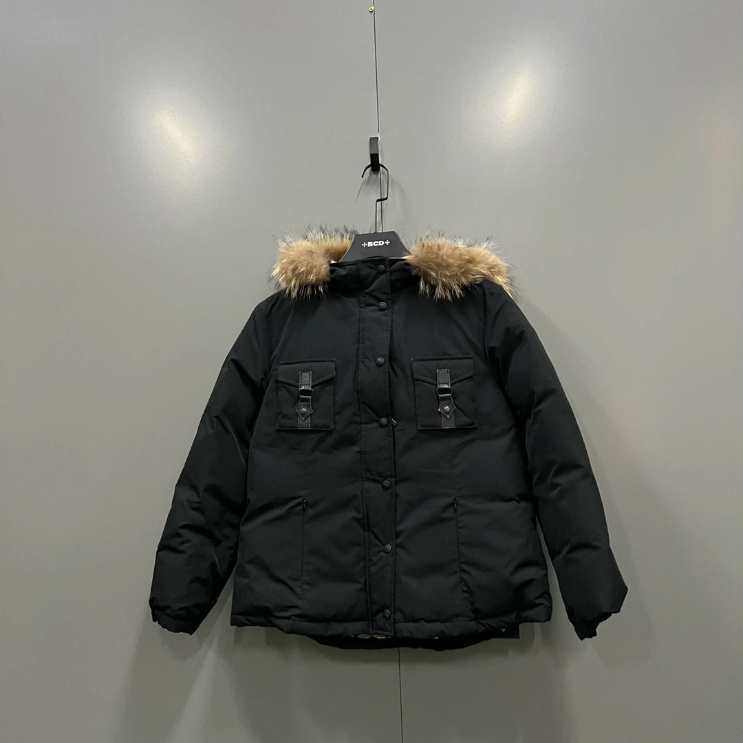 95新 BURBERRY/博柏利 （ll） 304305 内里格纹毛领羽绒服