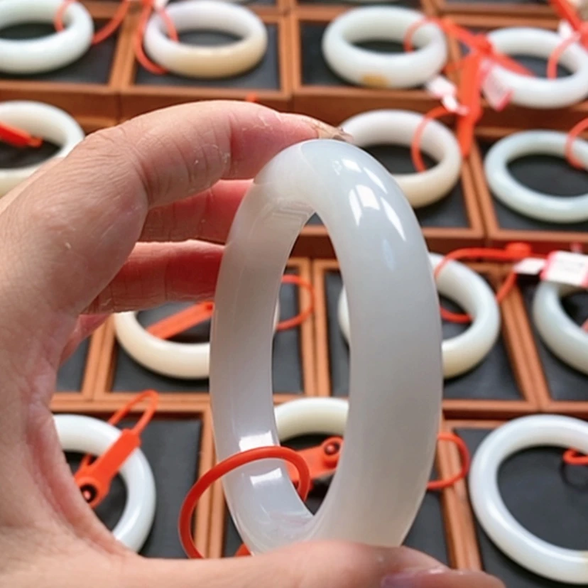 【闪购商品】未镶嵌手镯和田玉