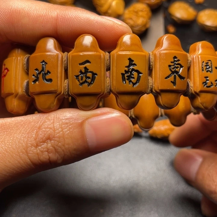 橄榄核吊坠橄榄树。你