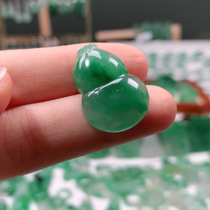 石英质玉未镶嵌颈饰一***子