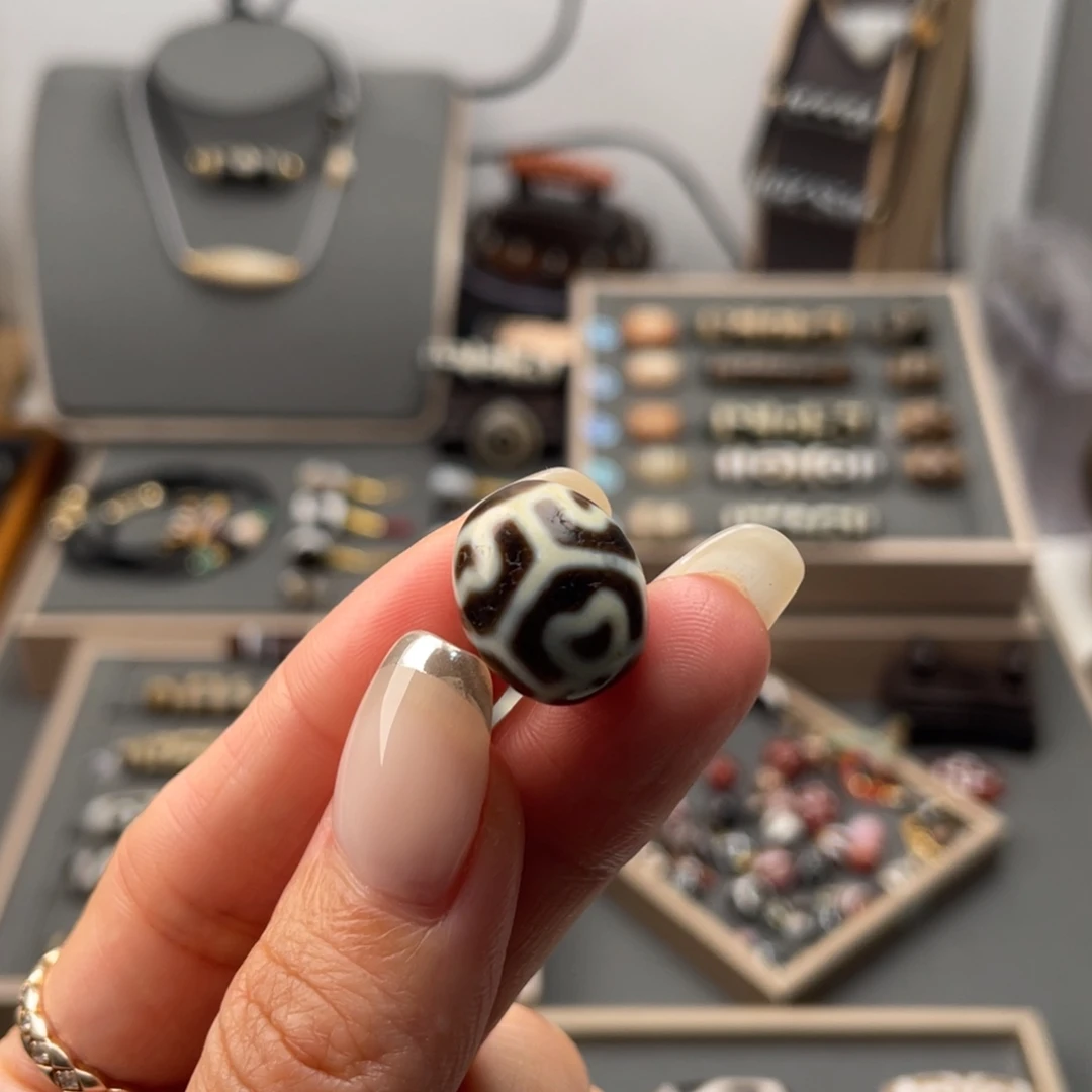 K***C玛瑙/玉髓未镶嵌珠宝半成品