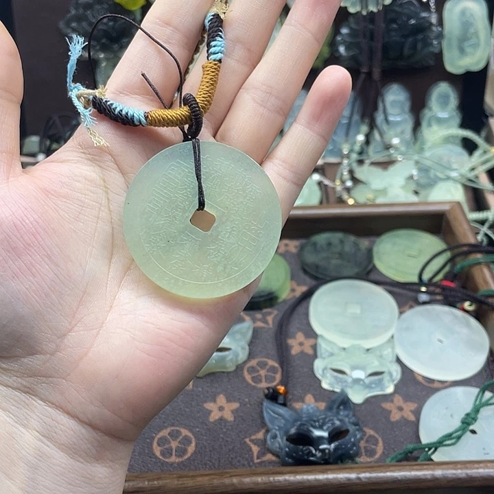 ^***.岫玉未镶嵌吊坠(赠链)