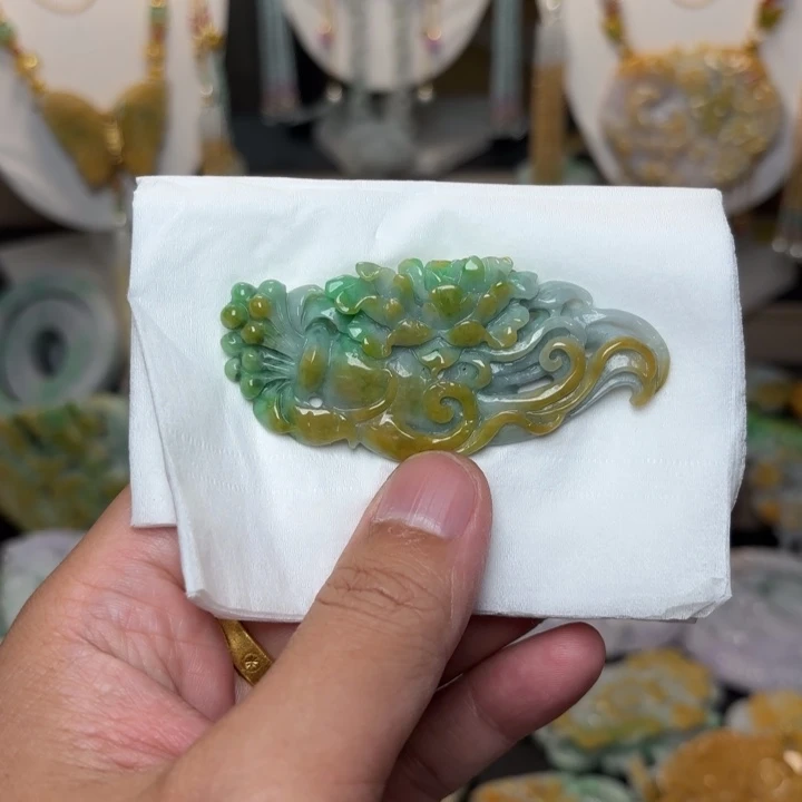 翡翠未镶嵌颈饰吊坠