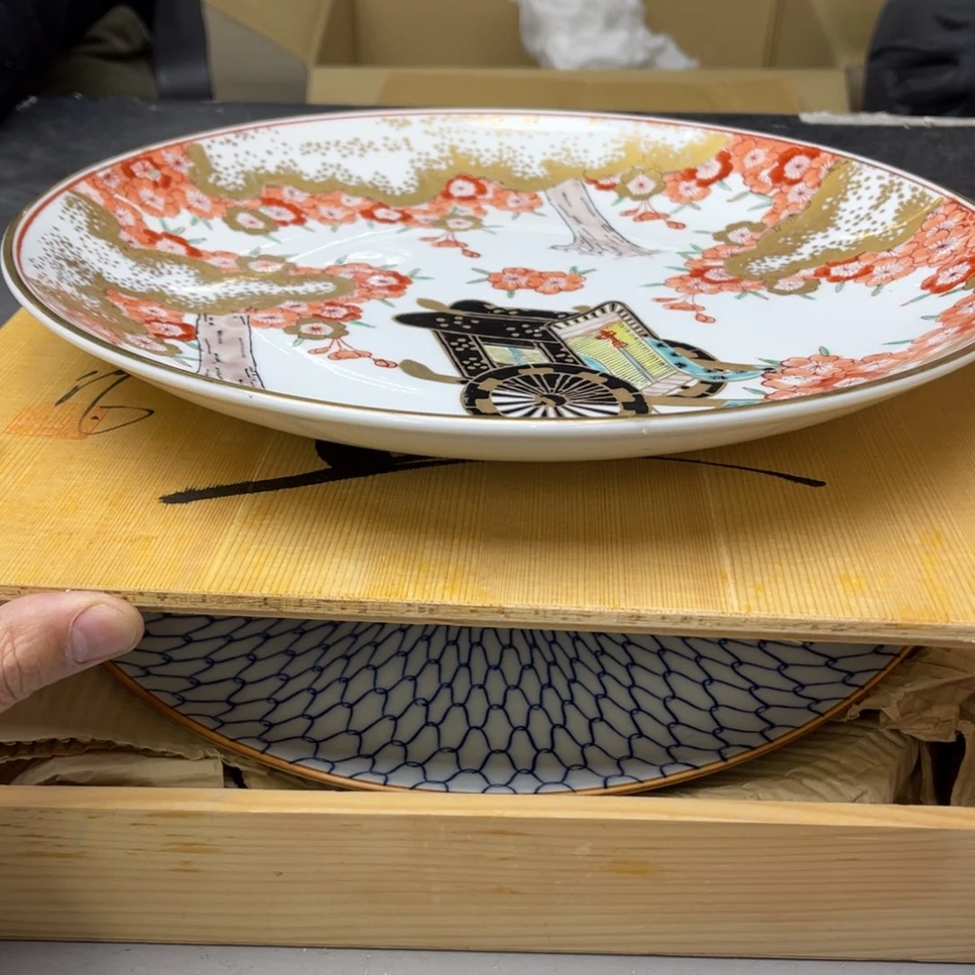 瓷片大*密密麻麻地铺满一层