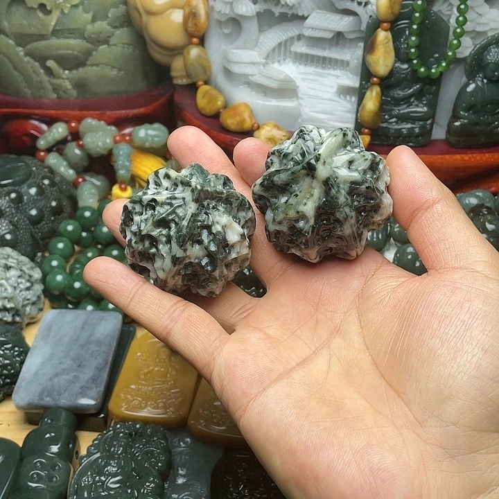 和田玉未镶嵌挂件