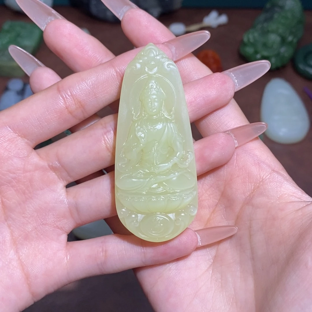 抖***八和田玉未镶嵌颈饰