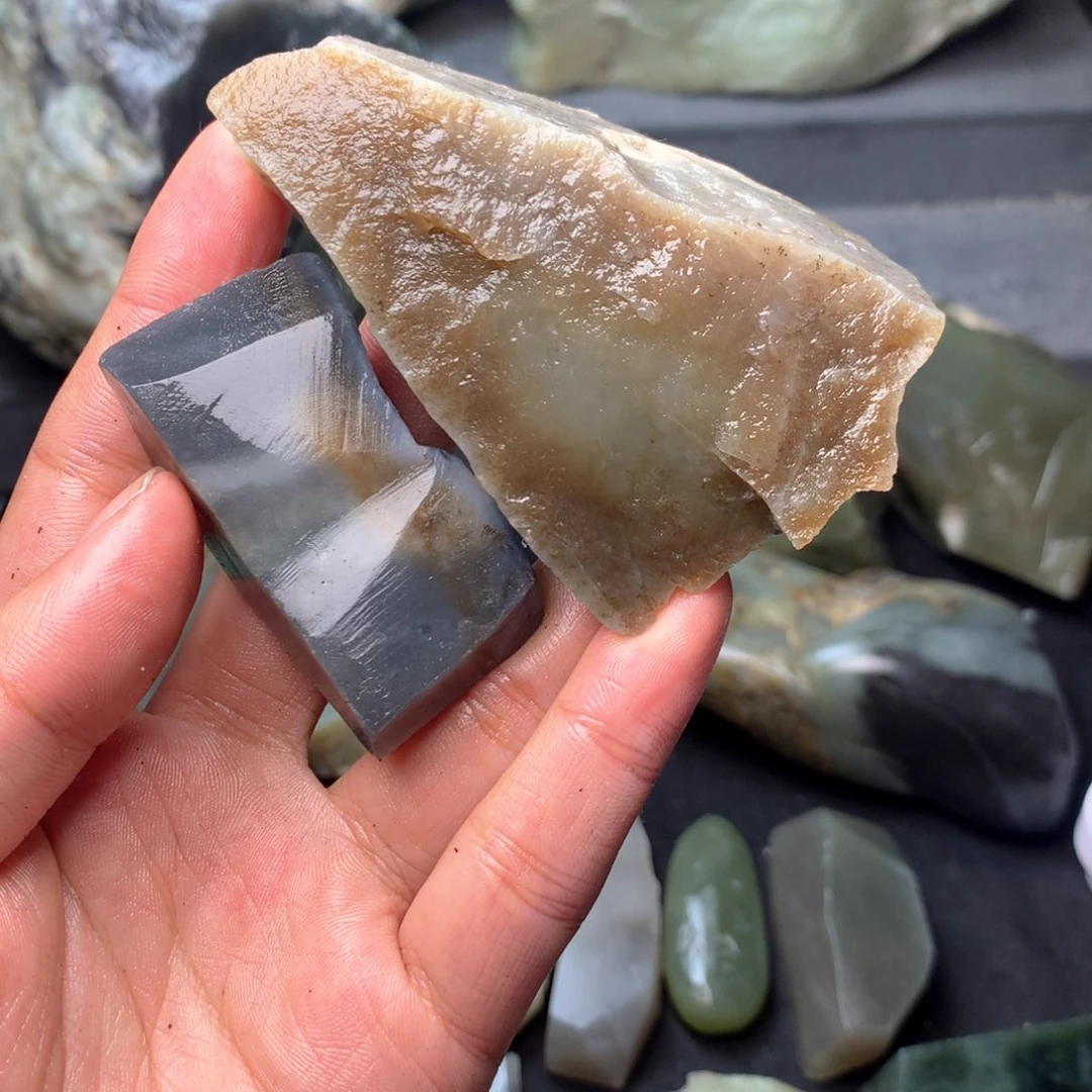 和田玉（糖玉）边角未镶嵌丹***哒