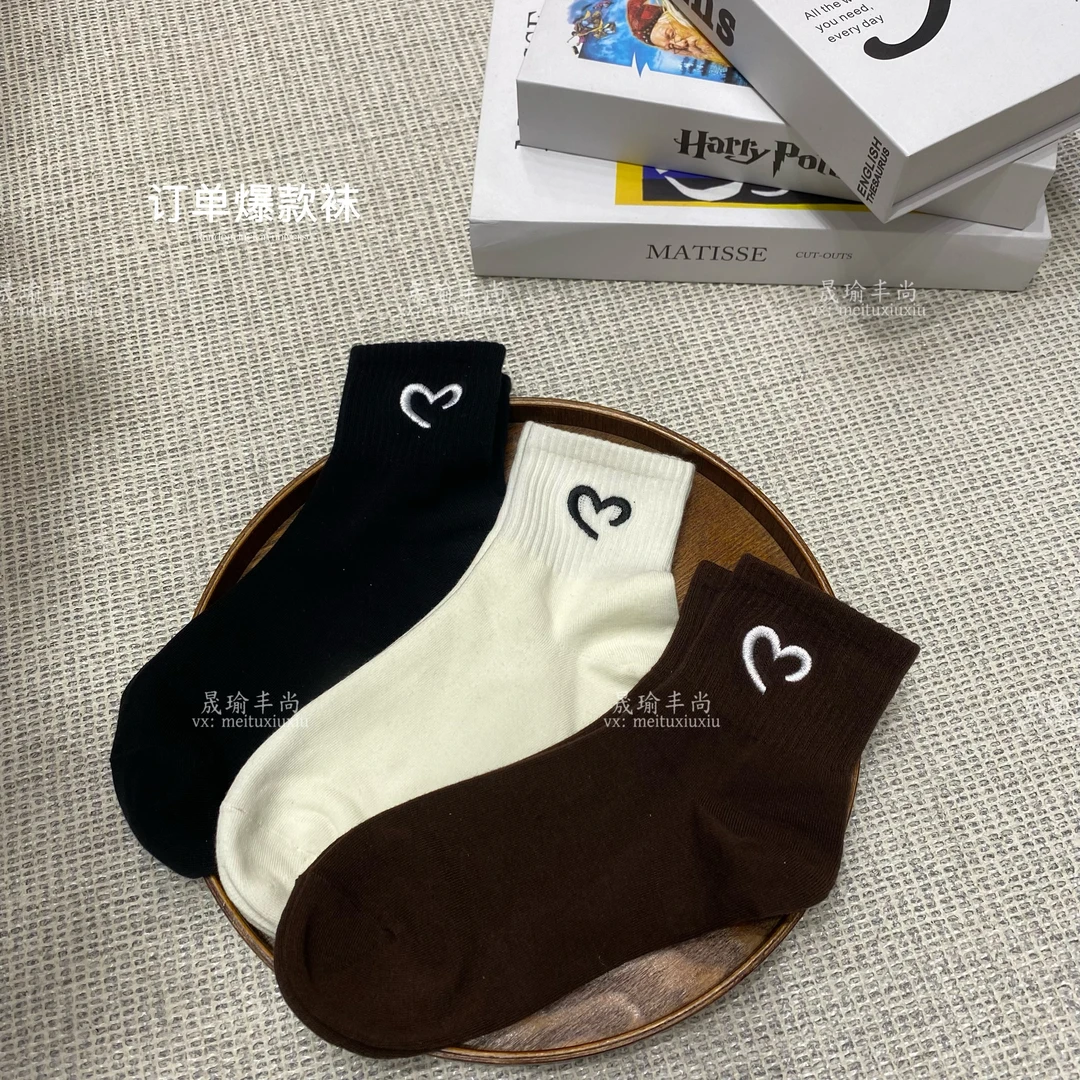 丰尚晟瑜服饰【3双装】舒适百搭爱心刺绣中筒防臭极简透气女袜子