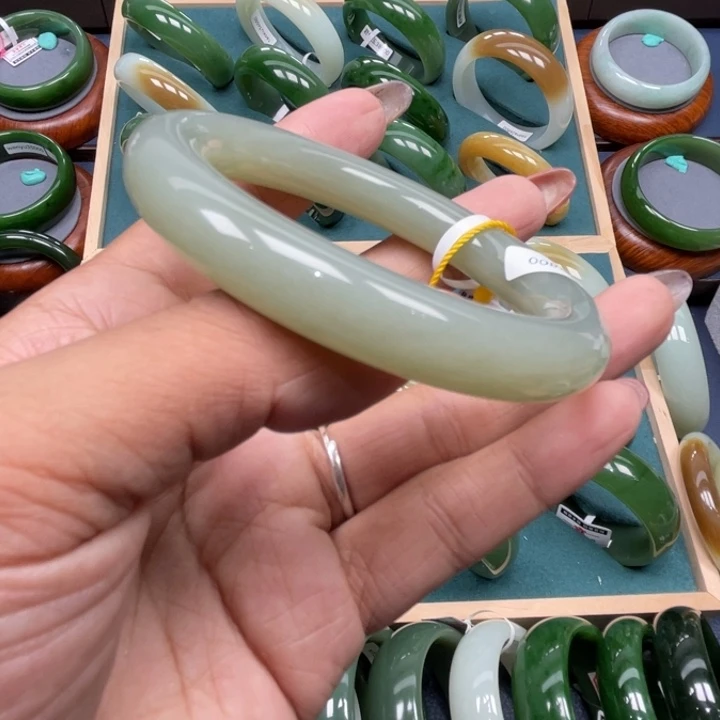 未镶嵌手镯和田玉