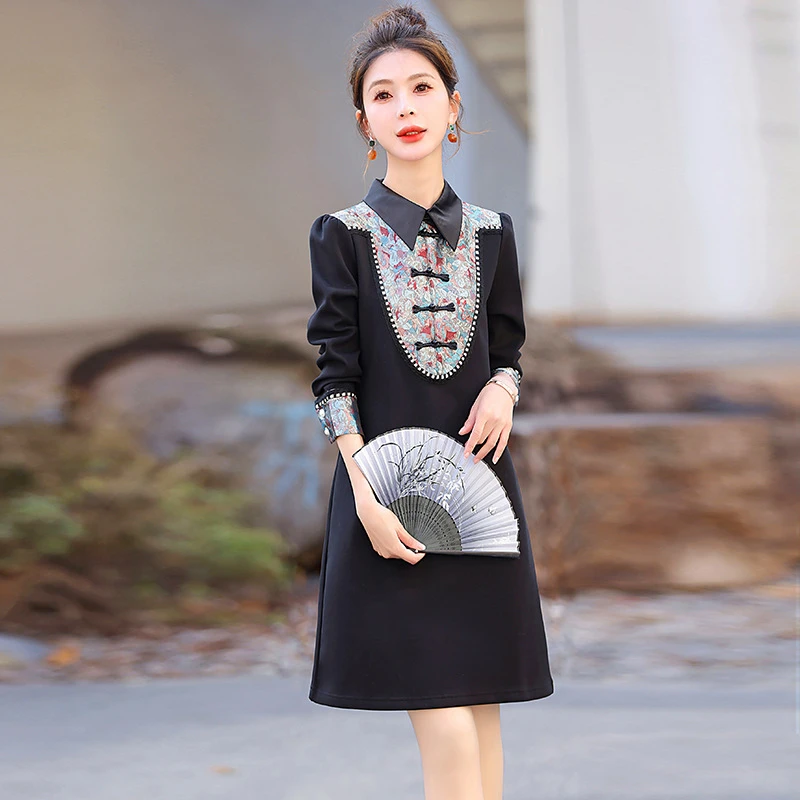 2025秋冬新款轻奢重工国风刺绣拼接高级感时尚中长款连衣裙GM7710