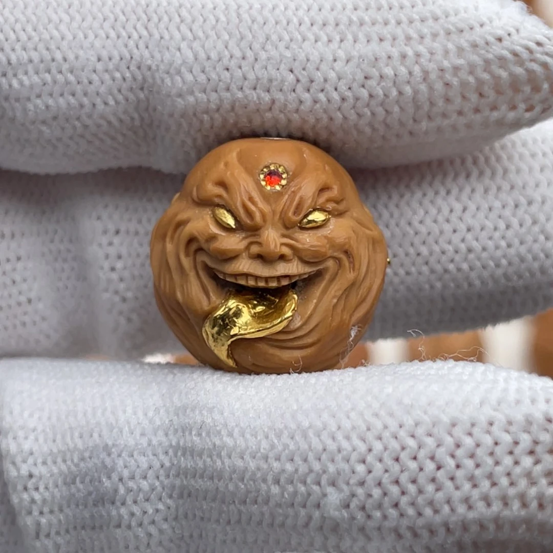 文玩核桃吊坠猴头核桃雕刻舔僧