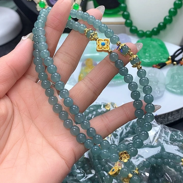 翡翠吊坠(赠链)未镶嵌