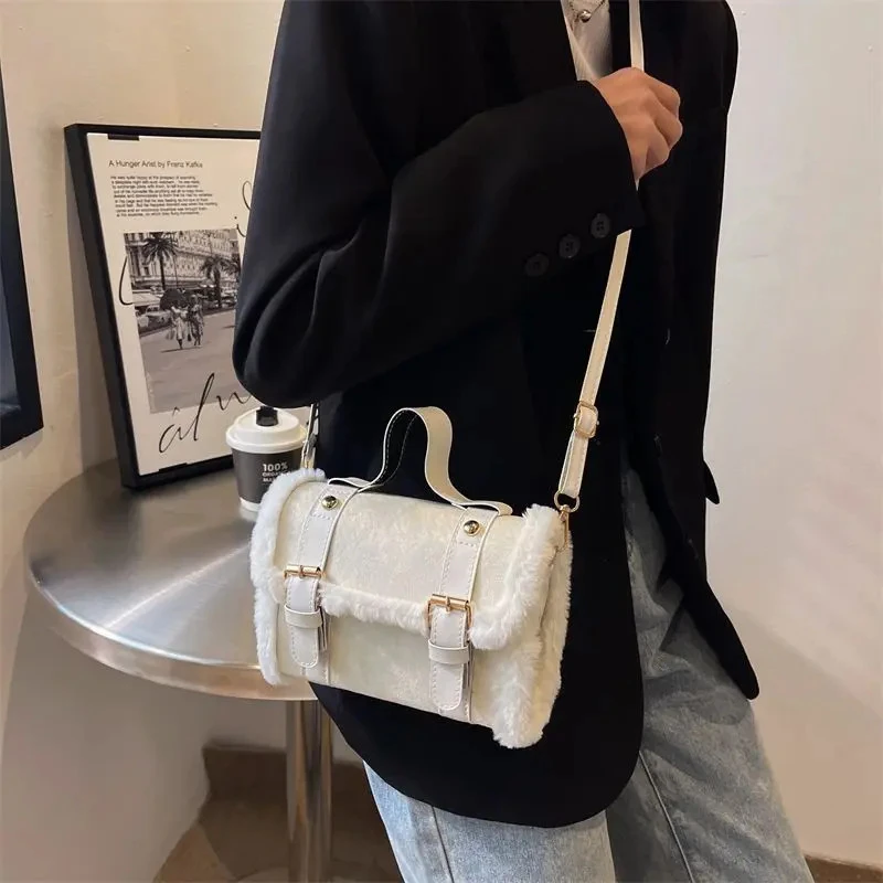 秋冬羊羔毛毛绒包包高级感女新款潮斜挎包百搭ins小众质感包