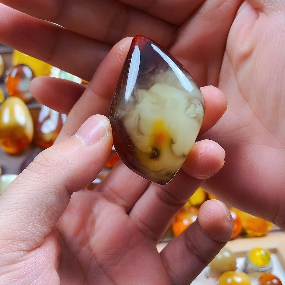 琥珀未镶嵌裸石吊坠