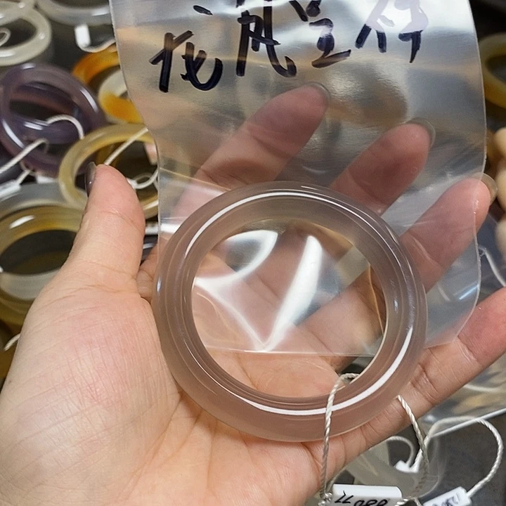 龙***祥玛瑙/玉髓未镶嵌珠宝半成品