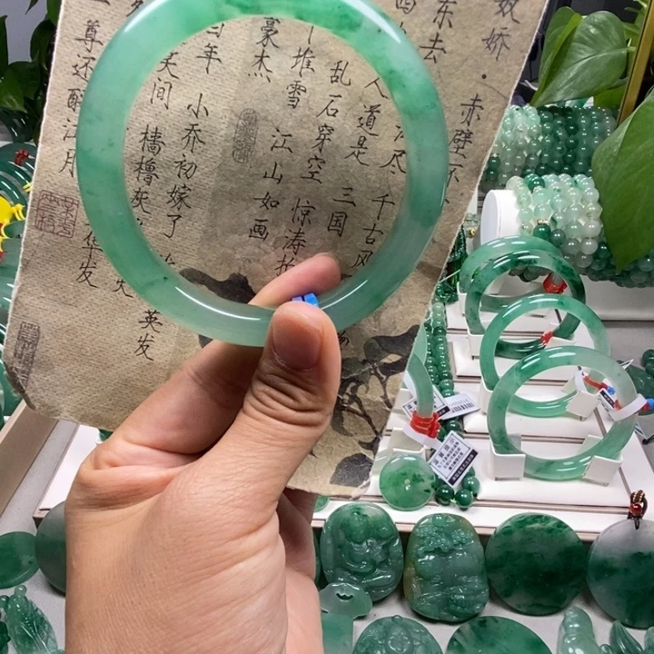 未镶嵌手镯石英质玉